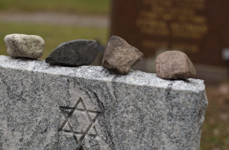 PRAKTYKI I ZWYCZAJE RELIGIJNE ŻYDÓW RADZYŃSKICH W ODNIESIENIU DO ŚMIERCI I POGRZEBU