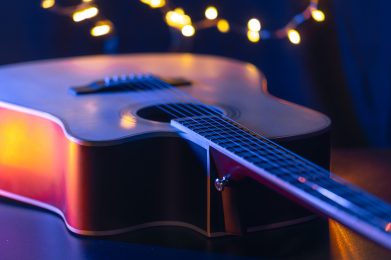 Jan Białęcki – bard z Paryża